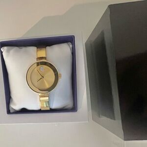 Movado
Gold
Width:10 mm
Case Depth:7 mm
K1 Mineral Crystal
Stainless Steel
Round